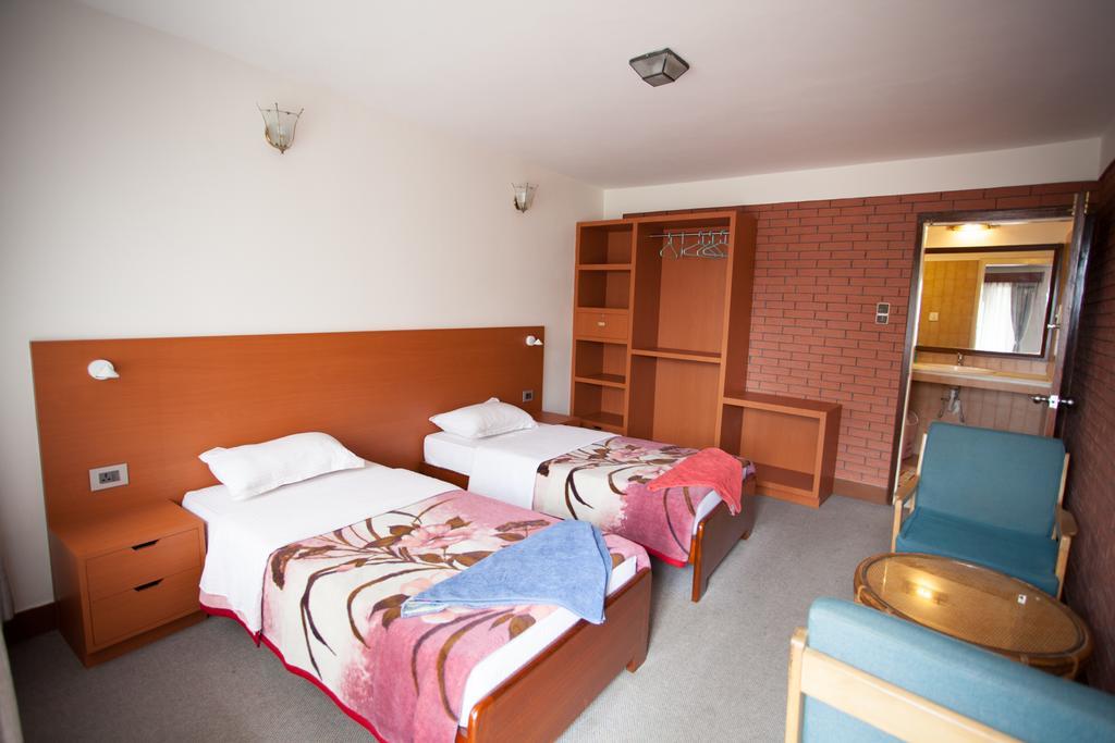 Maya Guest House Thimi Luaran gambar